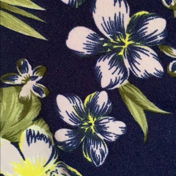 Flower Pattern Crop Top - Picture 3 of 4